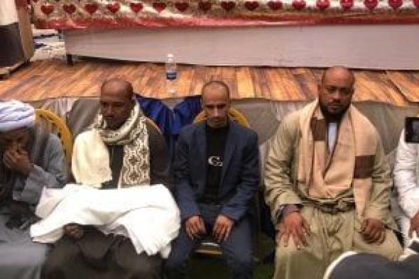 تقديم
الكفن
وإنهاء
نزاع
بين
عائلتى
آل
العزب
وآل
الحسانى
فى
إسنا..
صور