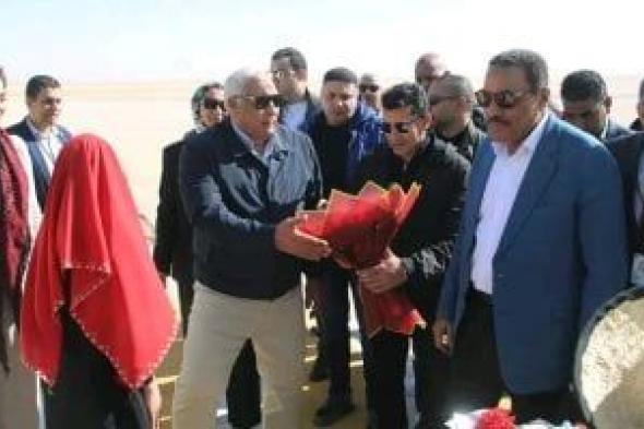 وزير
الرياضة
يفتتح
المدينة
الرياضية
بمجمع
المصالح
الحكومية
بالوادى
الجديد..
مباشر