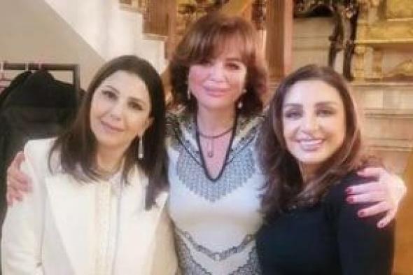 إلهام
شاهين
بصحبة
نجوم
الفن:
أجمل
وأطيب
صديقاتى