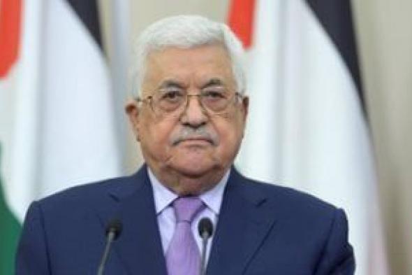 محمود
عباس
يتسلم
مسودة
الدستور
المؤقت
لدولة
فلسطين