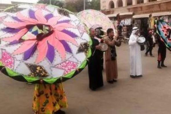 عروض
فنية
بمعابد
فيلة
بأسوان
وسط
تفاعل
بين
السائحين
والزائرين..
فيديو