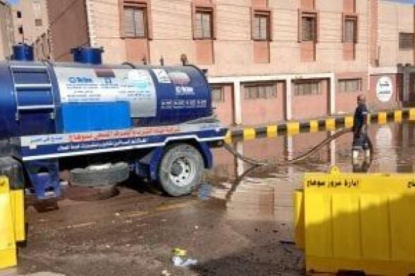 إصلاح
عاجل
لكسر
خط
مياه
رئيسى
بحى
غرب
سوهاج..
صور