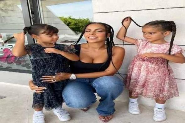 جورجينا
      رودريغيز
      تفاجئ
      المتابعين
      بدعم
      كريستيانو
      رونالدو
      عبر
      إنستغرام