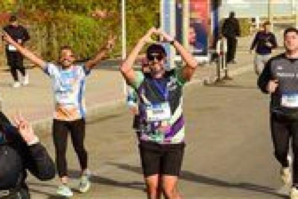 وزير
      الشباب
      والرياضة
      يطلق
      شارة
      بدء
      النسخة
      الثانية
      عشرة
      من
      ماراثون
      القاهرة
      الدولي