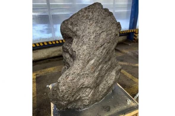 روسيا
      تحبط
      تهريب
      نيزك
      عملاق
      إلى
      بريطانيا