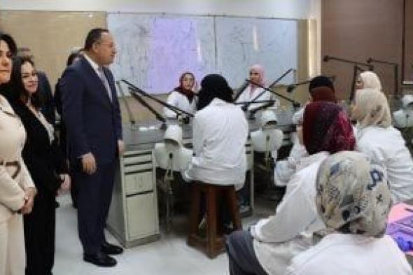 استعدادات
لعودة
الدراسة
غدا
بالإسكندرية
بالتزامن
مع
توقف
ترام
الرمل..
صور