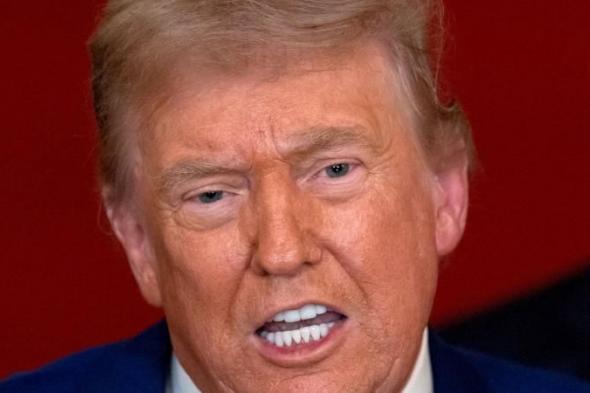 "فرض
      رسوم
      على
      الدول
      التي
      تتعامل
      تجارياً
      مع
      إيران"
      ..
      إجراء
      "تصعيدي"
      جديد
      من
      ترامب
      ضد
      طهران