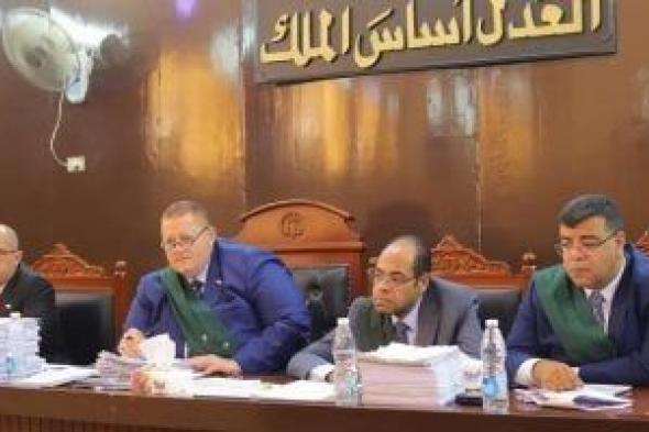 السجن
المؤبد
وغرامة
نصف
مليون
جنيه
لـ3
متهمين
بالإتجار
فى
مواد
مخدرة
بقنا