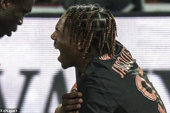 صفقة
      ليفربول
      الشتوية
      يتعرض
      لإصابة
      في
      الكتف