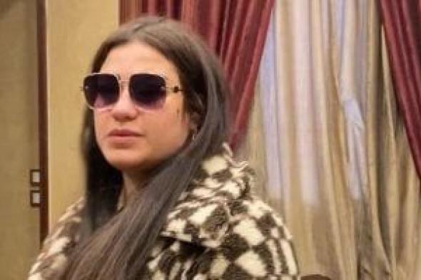 إيقاف
المطربة
دنيا
الألفى
شهرين
وتغريمها
50
ألف
جنيه
وتعتذر
لنقابة
الموسيقيين