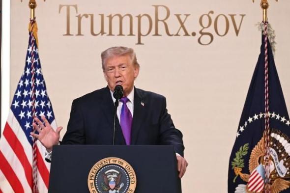 "فاز
      بالانتخابات
      بعدما
      دعمته"..
      ترامب
      يلتقي
      رئيس
      هندوراس
      ويبحثان
      قضايا
      الهجرة
      وتهريب
      المخدرات