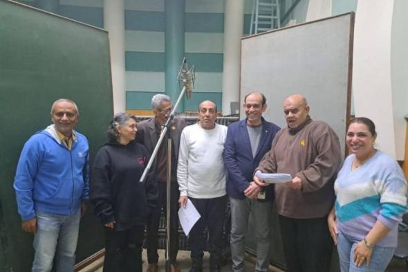 حسن
      الرداد
      يسجّل
      المسلسل
      الإذاعي
      «الإسكندر
      الأصغر»