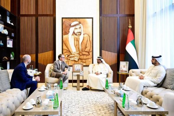 علي
      النعيمي
      وسفير
      السويد
      يناقشان
      التعاون
      الثنائي