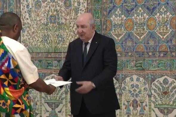 رئيس
الجمهورية
يتلقى
أوراق
اعتماد
سفير
غانا