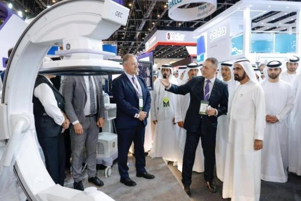 محمد
      بن
      راشد:
      فخور
      بوطن
      يستضيف
      العالم..
      ويضيف
      للعالم
      شيئاً
      جديداً
      كل
      يوم