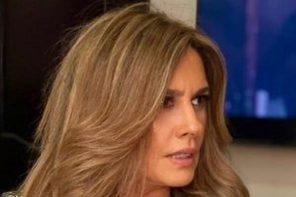 دينا
كريم
تشيد
بالتزام
هند
صبرى
بمسلسل
مناعة
وتنفى
أى
تعديلات
على
السيناريو