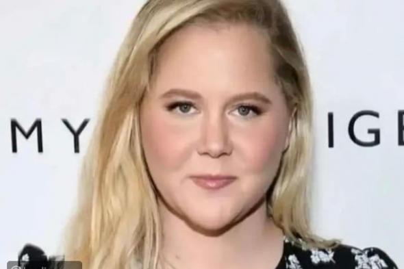 بعد معركة صحية قاسية: إيمي شومر تكشف أسرار تحولها الجسدي