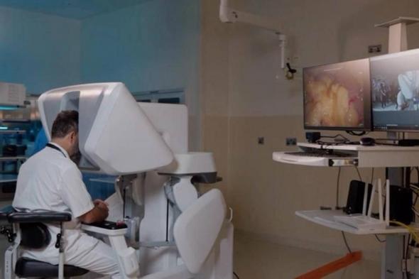 أبوظبي
      تجري
      عملية
      استئصال
      حالب
      وكلية
      عن
      بعد
      لمريض
      في
      الباكستان