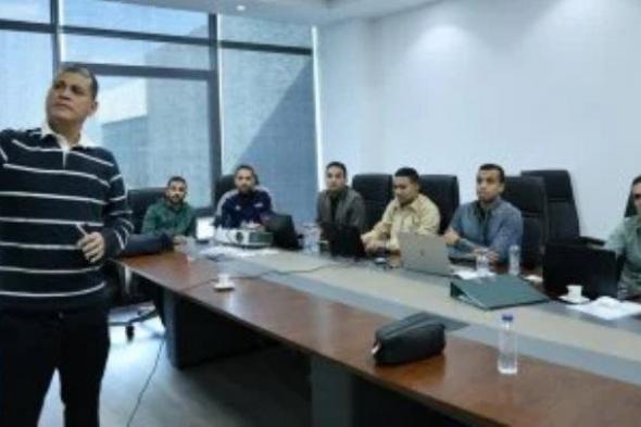 اتحاد الكرة يناقش تجديد عقد أوسكار رويز رئيس لجنة الحكام