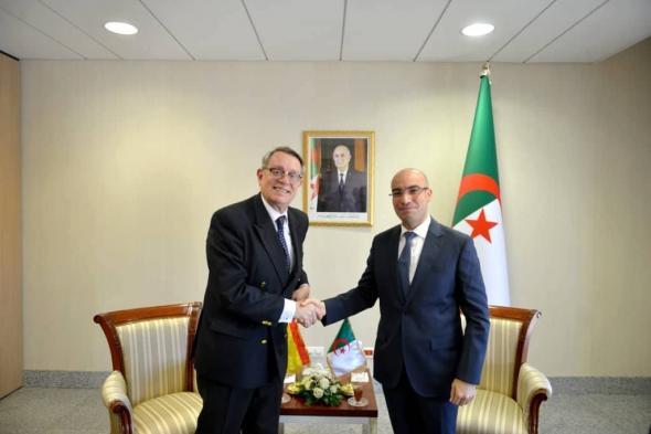 شايب
يستقبل
سفير إسبانيا
بالجزائر