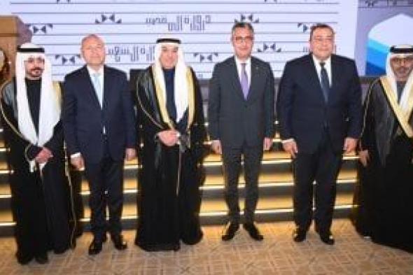 وزير
التموين:
العلاقات
المصرية
الكويتية
نموذج
للتكامل
العربى
البناء
(فيديو)