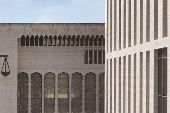 «الاستئناف»
      تقضي
      بالإعدام
      على
      5
      وافدين
      إيرانيين
      بتهمة
      جلب
      المخدرات
      والاتجار
      بها