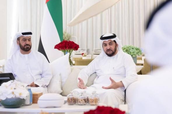 حمدان
      بن
      زايد
      يطّلع
      على
      استعدادات
      عرض
      «حصن
      الاتحاد
      11»
      (فيديو)