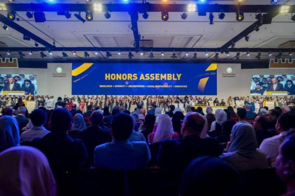 جامعة
      عجمان
      تحتفي
      بالمتفوقين