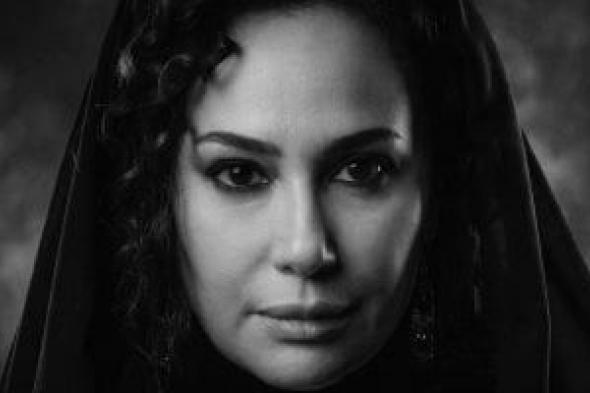 هند
صبرى
من
أرملة
هاربة
إلى
إمبراطورة
الممنوعات
فى
مسلسل
مناعة