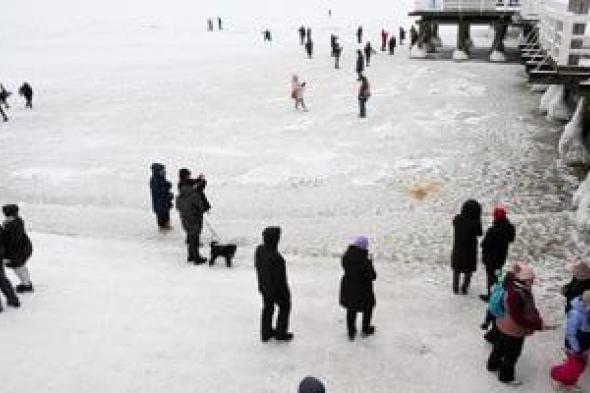 بحر
البلطيق
المغطى
بالجليد
أيقونة
السياحة
الشتوية
فى
بولندا