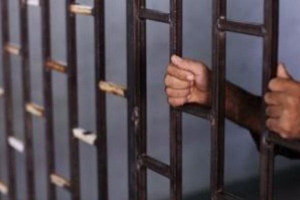 المشدد
6
سنوات
وغرامة
100
ألف
جنيه
لمتهم
بالاتجار
فى
المخدرات
بسوهاج