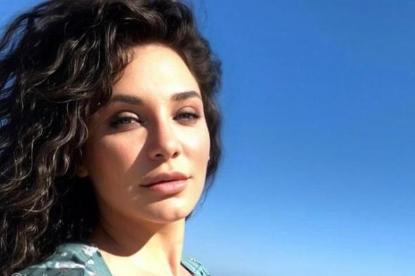 ظهور مفاجئ بالحجاب: سلاف فواخرجي تخوض أول تجربة في السينما الإيرانية