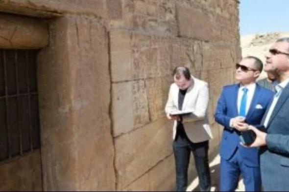 بعد رصد سرقة لوحة حجرية.. النيابة الإدارية تُعاين مقبرة «خنتي وكا» بسقارة