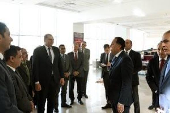 بعد
اليمين
الدستورية..
مدبولى
يمر
على
الموظفين
بقطاعات
مجلس
الوزراء
"صور"