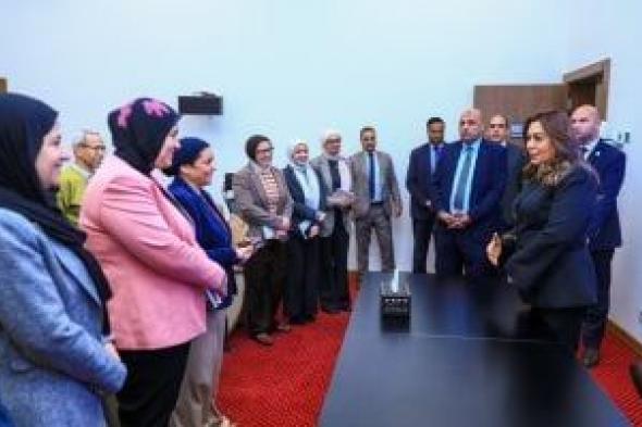 عقب
أدائها
اليمين
الدستورية..
منال
عوض
تشكر
العاملين
بالبيئة
والتنمية
على
مجهوداتهم