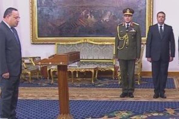 عبد
العزيز
قنصوة
يؤدى
اليمين
الدستورية
وزيرا
للتعليم
العالى
أمام
الرئيس
السيسي