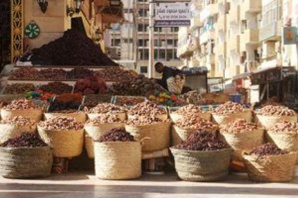 موسم
التمور
يزدهر
في
أسوان..
والبلح
الأسواني
يسبق
رمضان
إلى
الأسواق