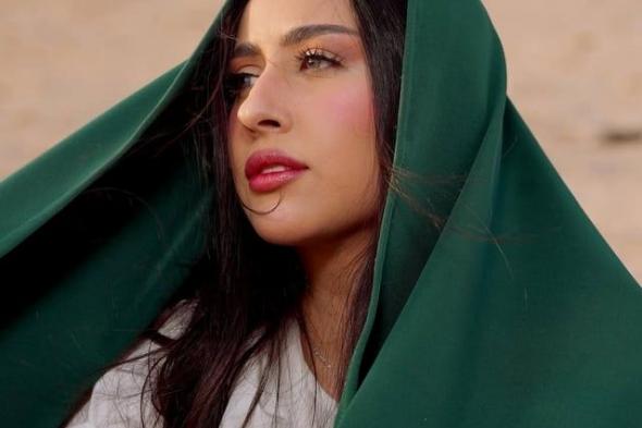 فرح الهادي تشعل تريند دمج الألوان: إطلالة تراثية أنيقة