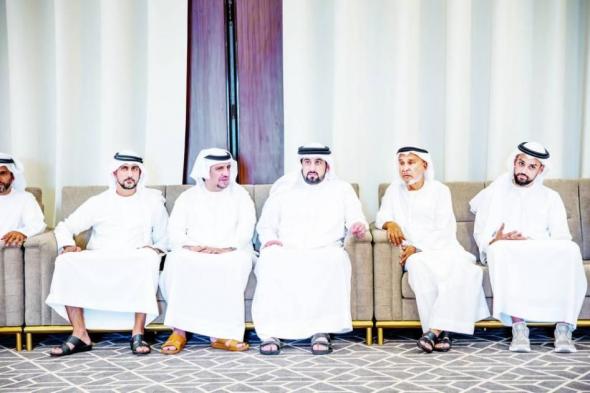 أحمد
      بن
      محمد
      وأحمد
      بن
      سعود
      والشيوخ
      يعزون
      في
      وفاة
      عبدالمجيد
      صديقي