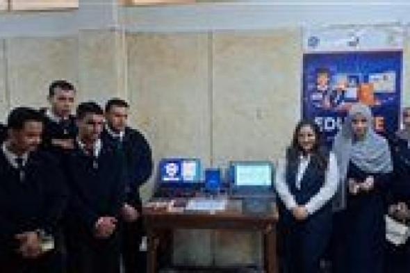 جامعة
      المنصورة:
      كلية
      الهندسة
      تُنظِّم
      معرض
      مشروعات
      تخرُّج
      طلاب
      هندسة
      الإلكترونيات
      والاتصالات
      بمشاركة
      23
      مشروعًا
      ابتكاريًّا