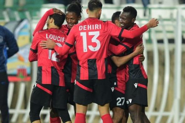 اتحاد
الجزائر
يتصدر
مجموعته
ويبلغ
ربع
نهائي
كأس
الكونفيدرالية