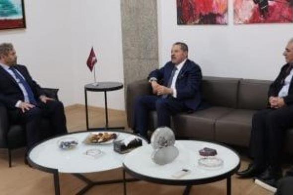 الممثّل
الخاص
للرئيس
الفلسطينى
يعرب
عن
رفضه
توطين
الفلسطينيين
فى
لبنان