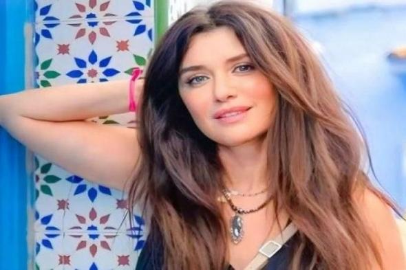 غادة
      عادل
      تصاب
      بكسر
      في
      ذراعها
      ونجلها
      يطمئن
      جمهورها