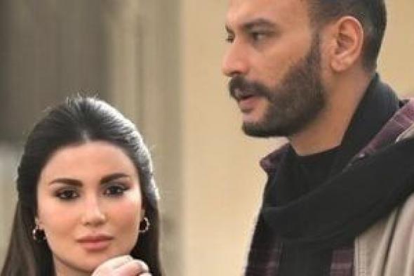 هدى
الإتربى
تكشف
عن
صور
جديدة
تجمعها
بالفنان
أحمد
خالد
صالح
من
مسلسل
مناعة