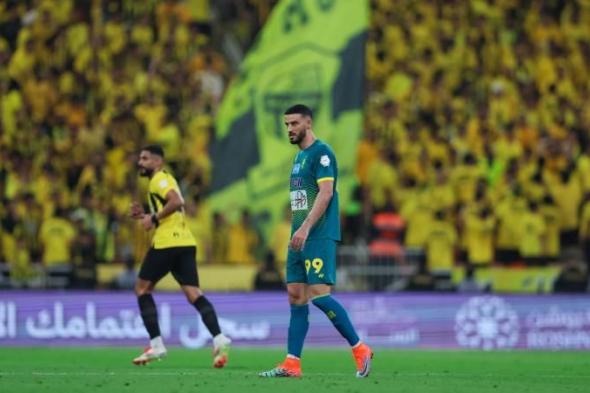 عمر
      السومة
      يحدد
      أفضل
      مهاجم
      سعودي
      في
      الوقت
      الحالي..
      ويوجه
      نصيحة
      له