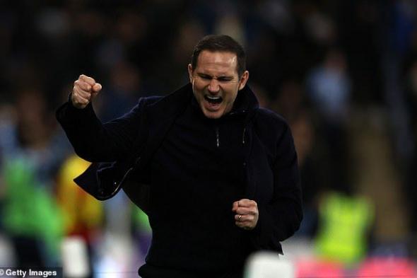 لامبارد
      يقرب
      كوفنتري
      من
      أضواء
      البريميرليغ