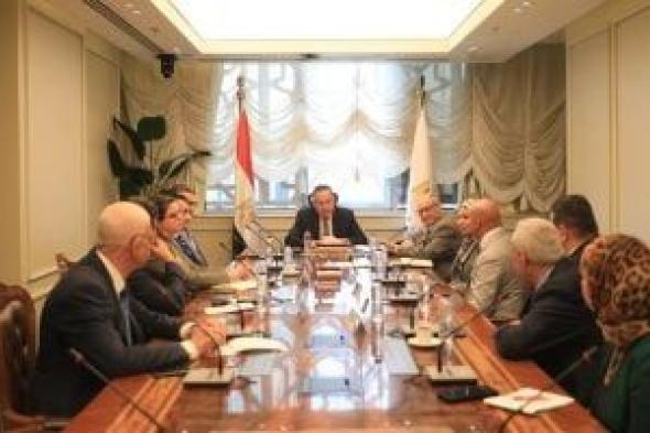 وزير
التعليم
العالى
يبحث
مع
وفد
جامعة
رووان
الأمريكية
إنشاء
فرع
للجامعة