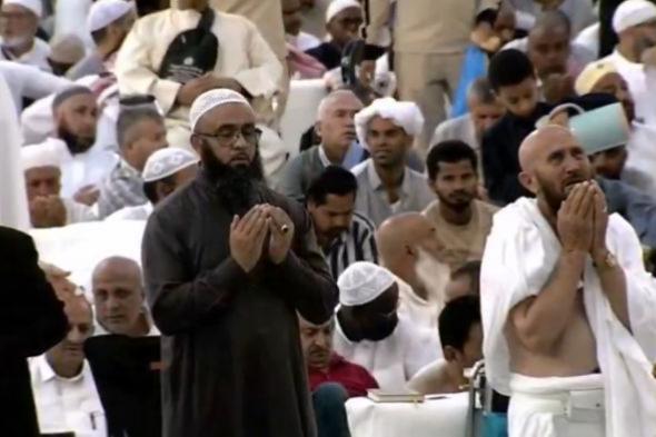 لقطات
توثق
دعوات
ومشاعر
المعتمرين
والمصلين
بالحرم
المكي