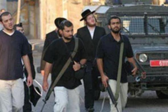 مستوطنون يحرقون مسجدا ويخطون شعارات عنصرية غرب نابلس