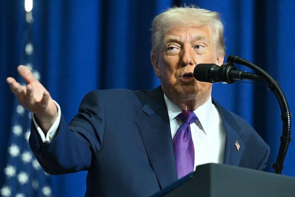 «ترامب»:
    يمكن
    استخدام
    رسوم
    جمركية
    أخرى
    بطريقة
    أكثر
    قوة
    وإزعاجًا